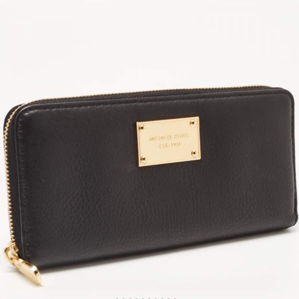 Michael Kors Black Leather Jet Set Zip
Around Wallet.